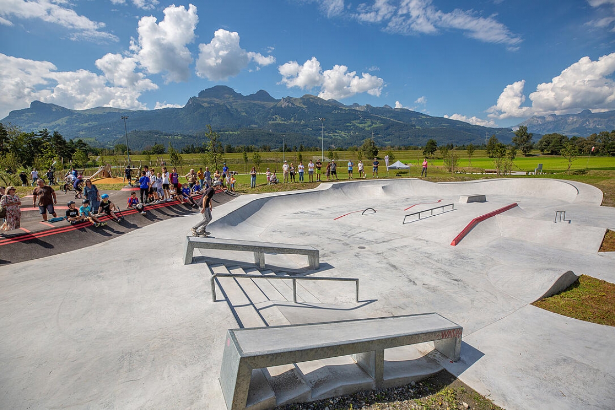 LI Triesen - Betonskatepark in grossem Freizeitpark