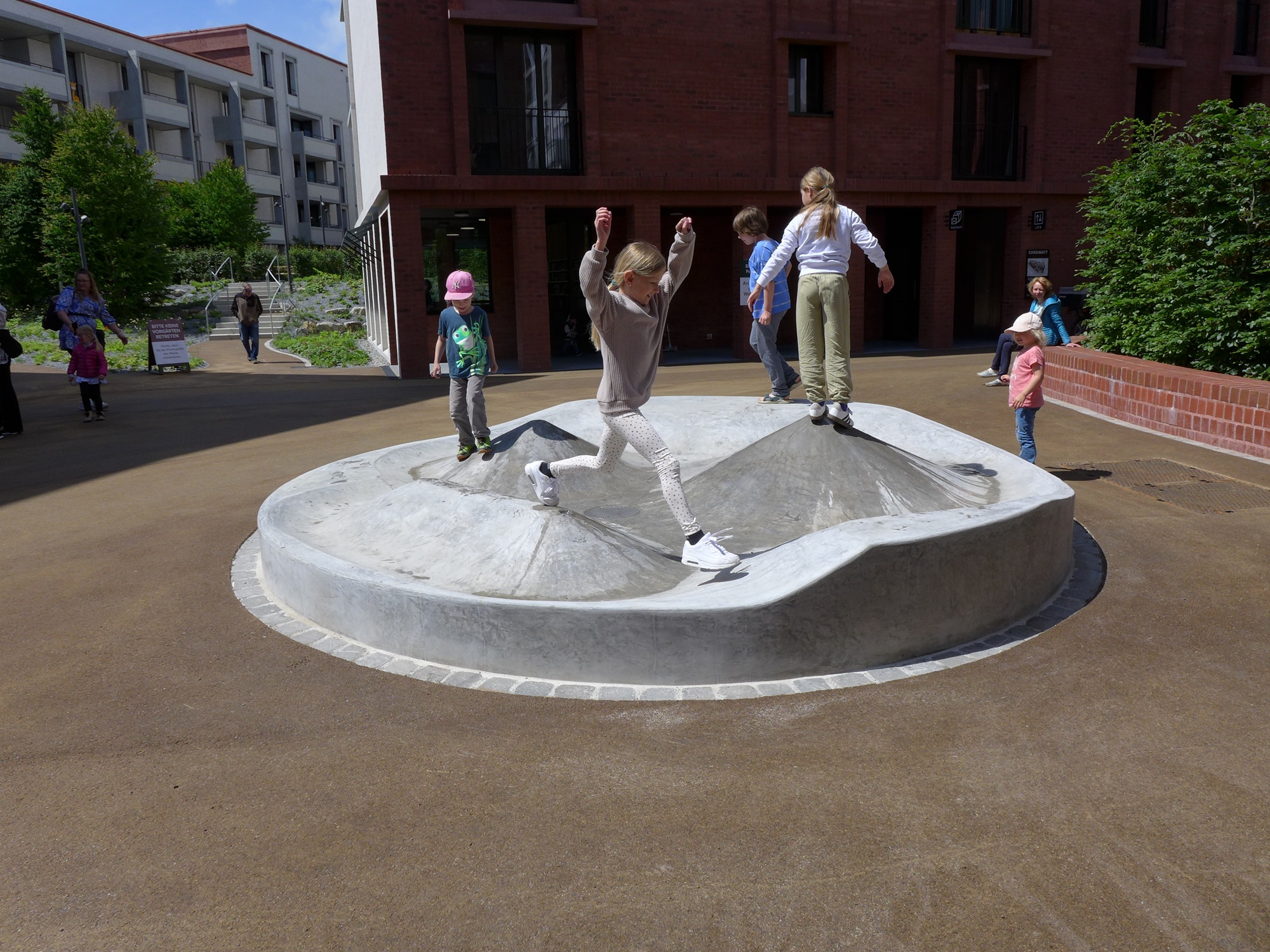 CH Risch Rotkreuz Wasserspiel aus Beton